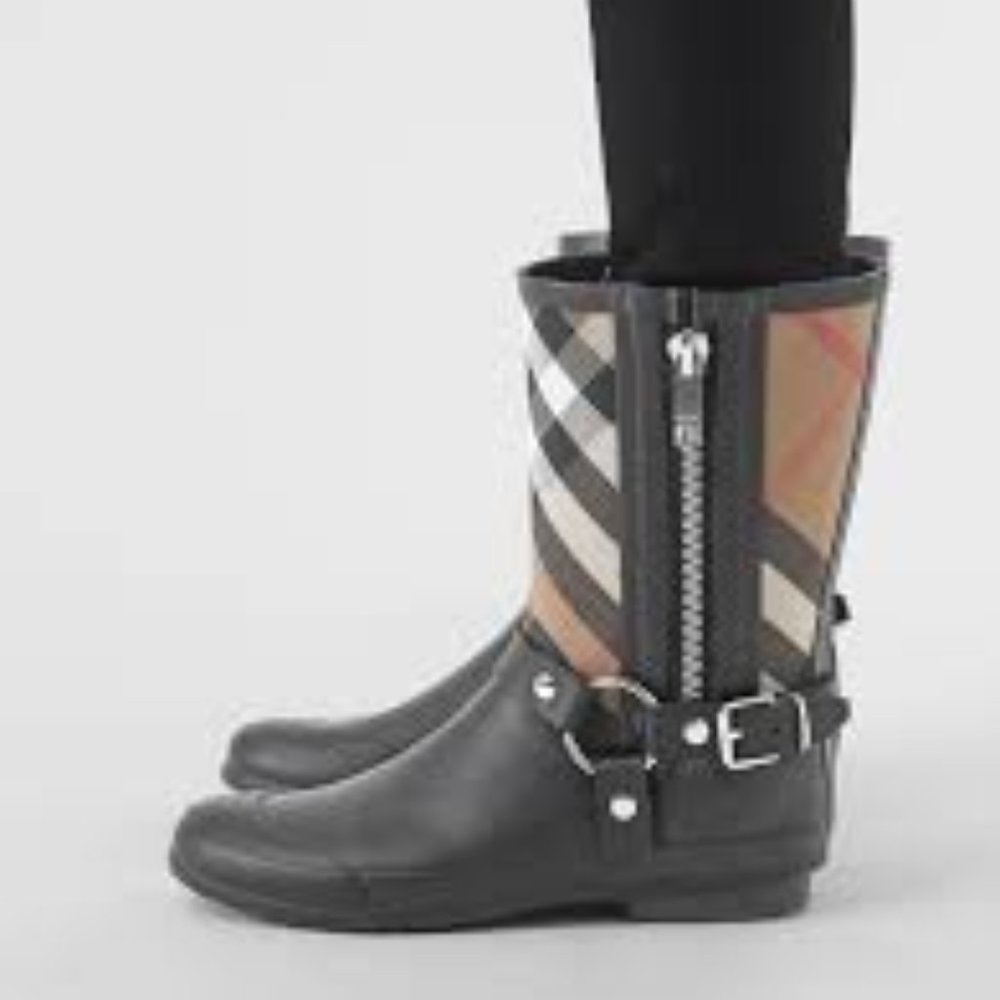*RARE*BNIB*Burberry Buckle and Strap Rain Boots - Picture 6 of 6